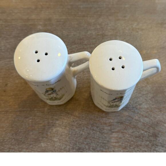 HOLLY HOBBIE Vintage Porcelain Salt & Pepper Shakers 1974 unused - Picture 3 of 5